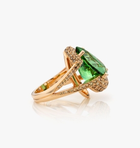 Maison De Greef – Golden ring with green stone