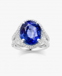Maison De Greef – White gold ring set with an oval cut blue sapphire and diamonds