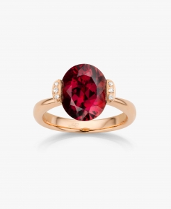 Maison De Greef – Gold ring with red stone