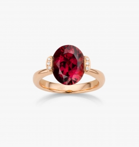 Maison De Greef – Gold ring with red stone