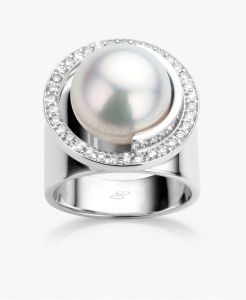 Maison De Greef – White gold ring set with South Sea and brillants