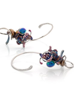 Maison De Greef – White gold en titanium earrings Poison Ivy set with opals, rubies and briljants
