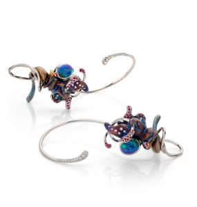 Maison De Greef – White gold en titanium earrings Poison Ivy set with opals, rubies and briljants