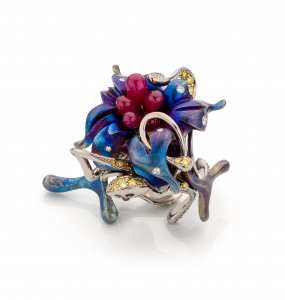 Maison De Greef – White gold and titanium ring Poison Ivy set with rubies and yellow brilliants