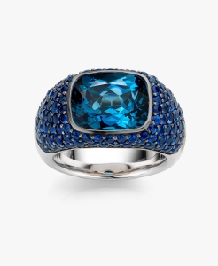 Maison De Greef – White gold ring with blue stone and small blue stones