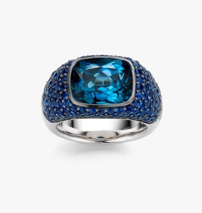 Maison De Greef – White gold ring with blue stone and small blue stones