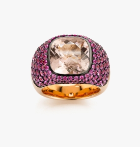 Maison De Greef – White gold ring with beige stone and pink stones