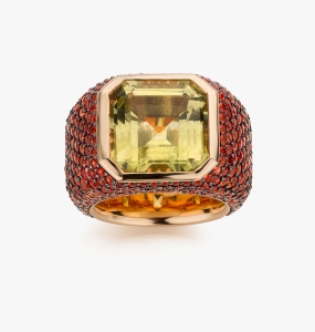 Maison De Greef – Gold ring with light green stone and orange stones